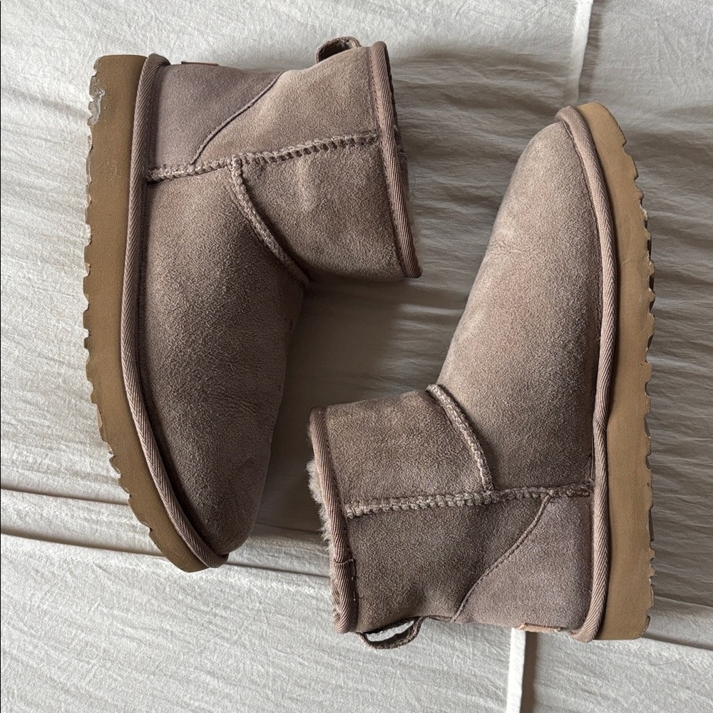 UGG Classic Mini - image 2